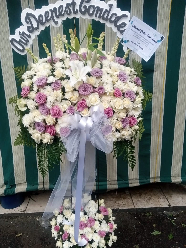 Karangan Bunga Standing Untuk ke Rumah Duka
